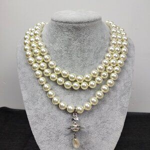 Brand new Vivienne Westwood Three Row Pearl Bas Relief Choker in Silver